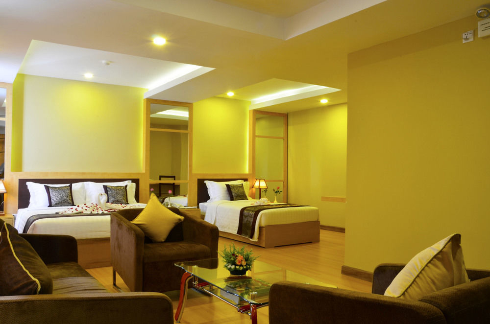 Royal Pavilion Hotel Yangon Exterior foto