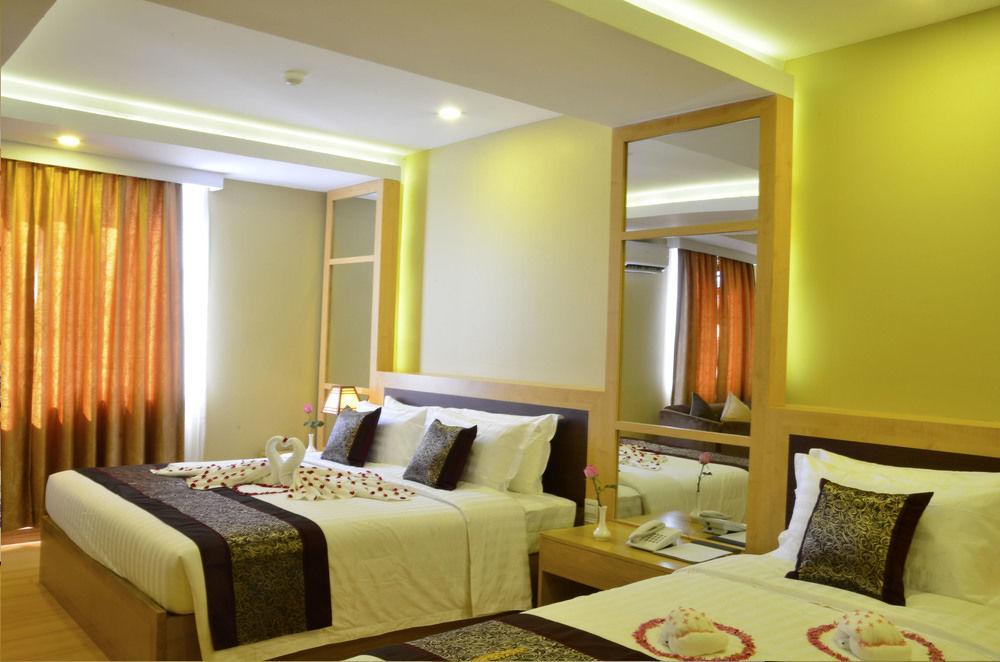 Royal Pavilion Hotel Yangon Exterior foto