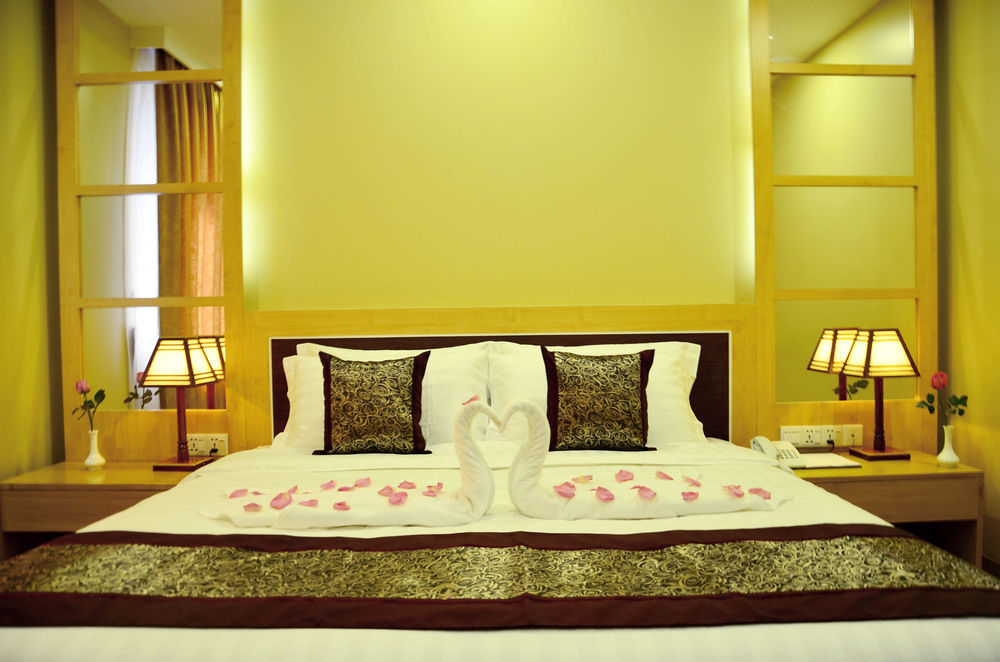 Royal Pavilion Hotel Yangon Exterior foto