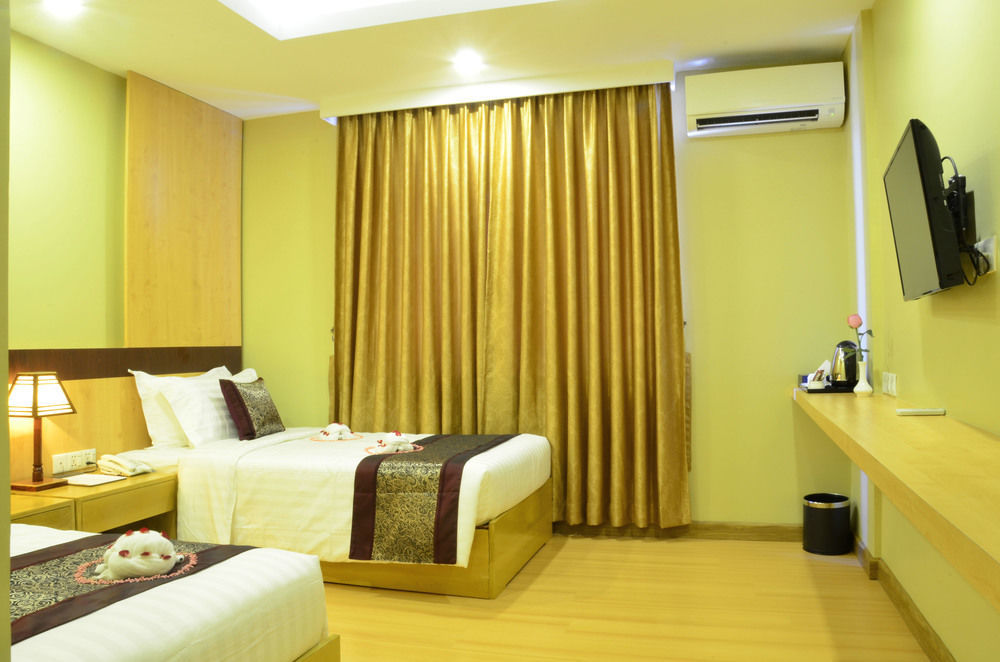 Royal Pavilion Hotel Yangon Exterior foto
