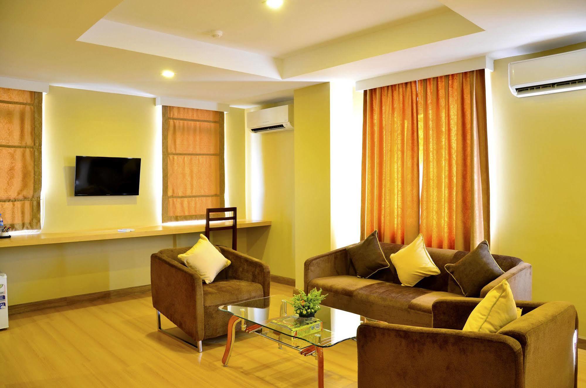 Royal Pavilion Hotel Yangon Exterior foto