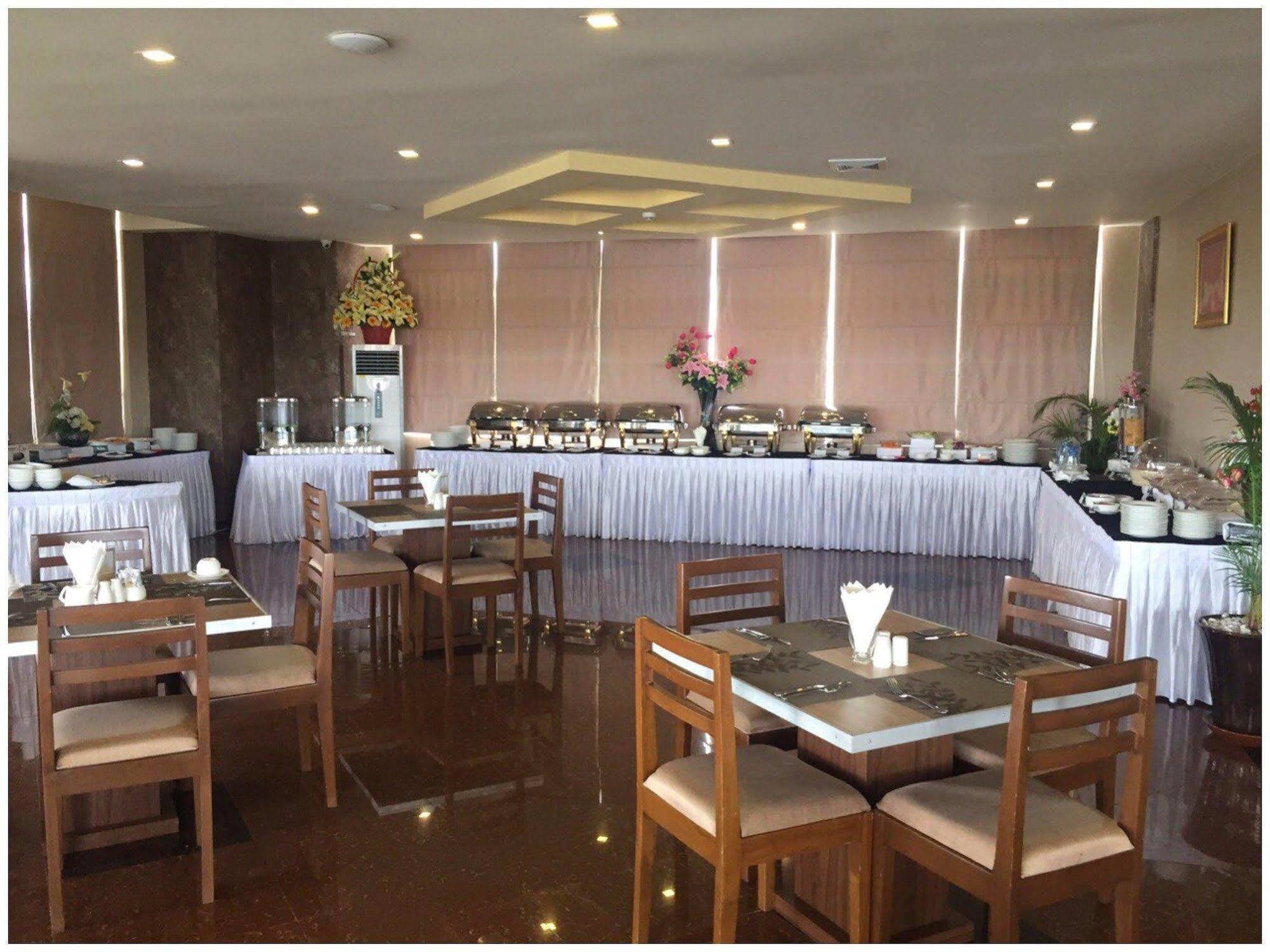 Royal Pavilion Hotel Yangon Exterior foto