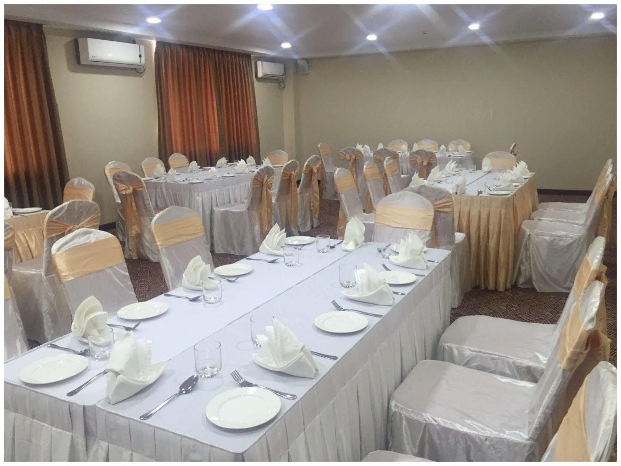 Royal Pavilion Hotel Yangon Exterior foto